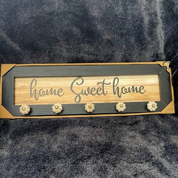 Wall Sign With 5 Hooks: Home Sweet Home - Picture 1 of 2